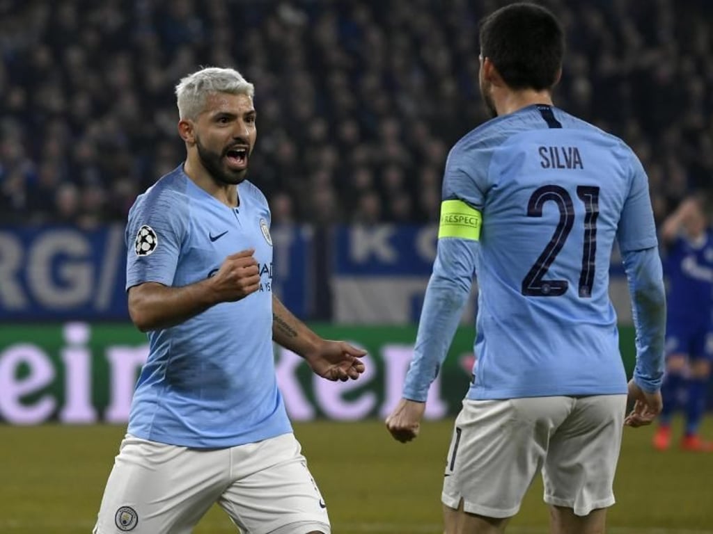 Torschütze Kun Aguero (l) von Manchester City jubelt nach dem Tor zum 1:0 mit David Silva, der die Vorlage gab. Foto: Ina Fassbender