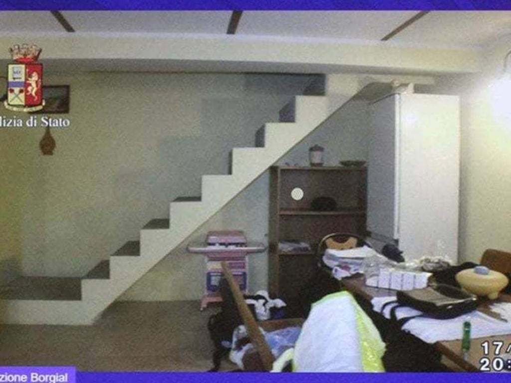 Das Videostandbild der italienischen Polizei zeigt das Innere eines Hauses in Norditalien, wo ein britisches Model gefangen gehalten wurde. Foto: Italian Police press office