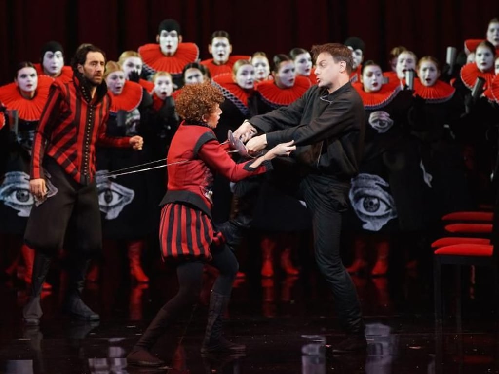 Pavel ?ernoch als Hamlet und Paul Schweinester als Laerte. Foto: Bregenz Festival/Karl Forster