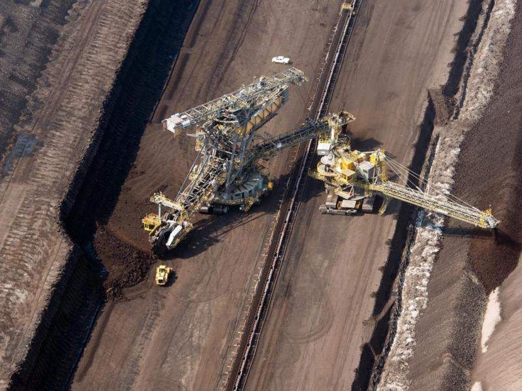 Das Braunkohlerevier Boxberg/Nochten, aufgenommen während eines Fluges ab dem Verkehrslandeplatz in Kamenz (Sachsen). Foto: Arno Burgi/Archiv
