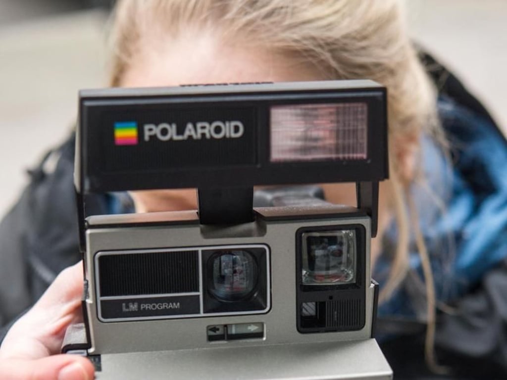 Auch mit alten Sofortbildkameras ist noch gut Knipsen: Die passenden Filme werden inzwischen wieder hergstellt. Foto: Andrea Warnecke