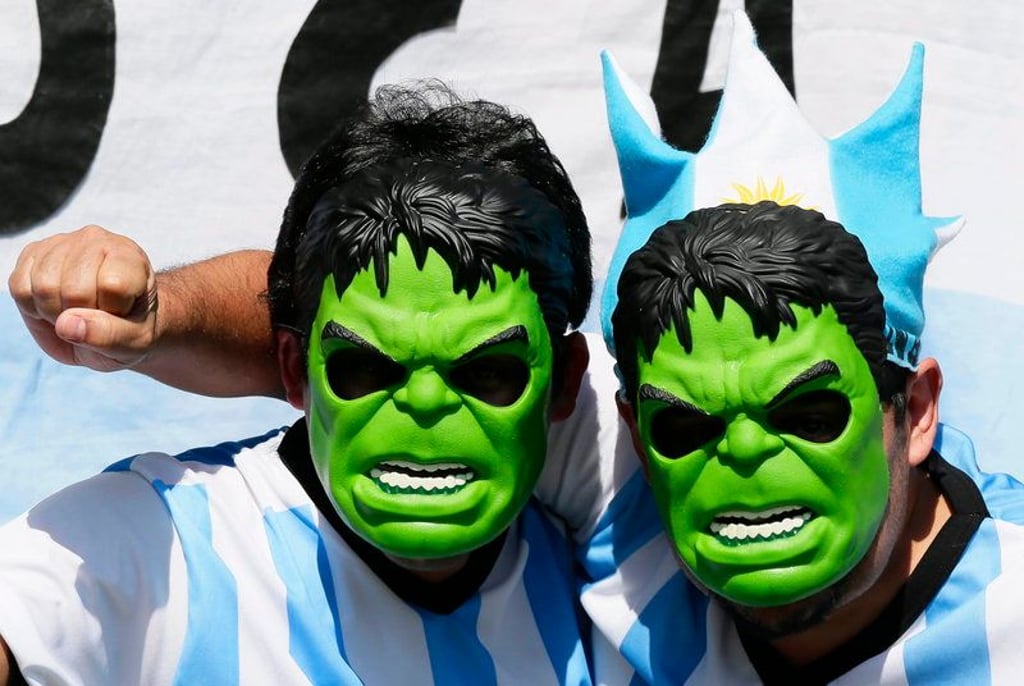 epa04270863 Argentinian fans cheer for their team before the FIFA World Cup 2014 group F preliminary round match between Argentina and Iran at the Estadio Mineirao in Belo Horizonte, Brazil, 21 June 2014. (RESTRICTIONS APPLY: Editorial Use Only, not used in association with any commercial entity - Images must not be used in any form of alert service or push service of any kind including via mobile alert services, downloads to mobile devices or MMS messaging - Images must appear as still images and must not emulate match action video footage - No alteration is made to, and no text or image is superimposed over, any published image which: (a) intentionally obscures or removes a sponsor identification image; or (b) adds or overlays the commercial identification of any third party which is not officially associated with the FIFA World Cup) EPA/DENNIS SABANGAN EDITORIAL USE ONLY +++(c) dpa - Bildfunk+++