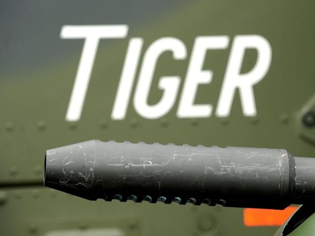 Die Bordkanone eines Kampfhubschraubers Tiger auf dem Flugfeld der Georg-Friedrich-Kaserne in Fritzlar. Foto: Uwe Zucchi