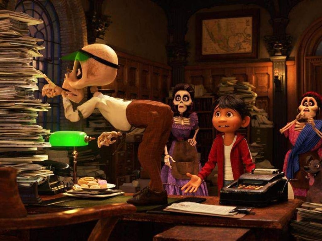 Miguel (M) im Reich der Toten. Foto: Disney/Pixar