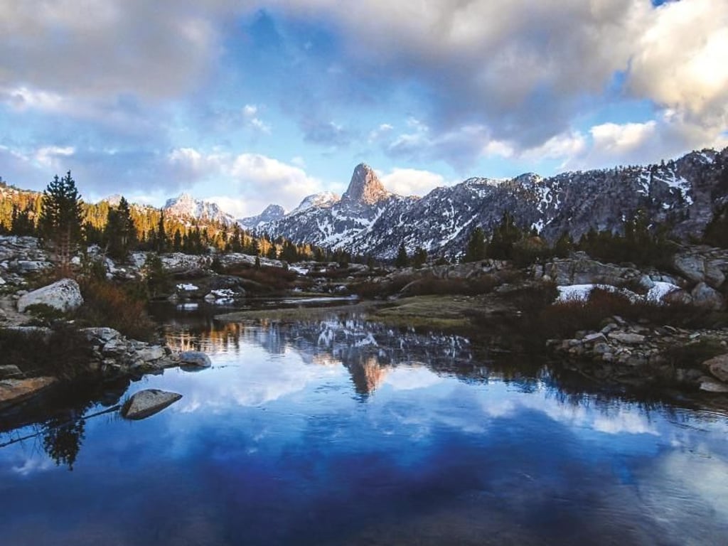 Seen, Wälder, Berge: Der Pacific Crest Trail führt auch durch den Kings Canyon Nationalpark. Foto: Brandon Sharpe