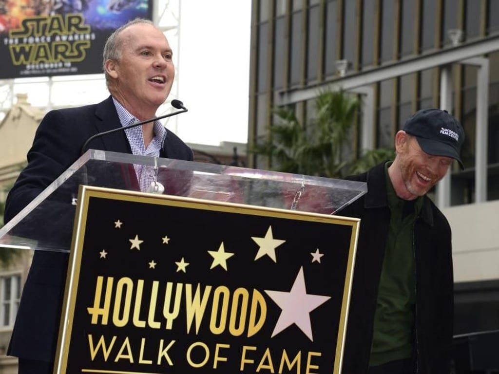 Michael Keaton hat als Geschenk eine Flasche Kaugummi-Entferner mitgebracht. Foto: Mike Nelson