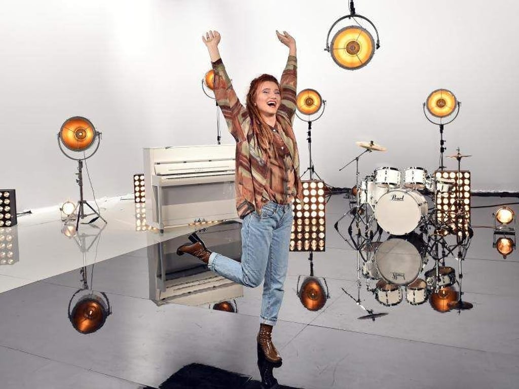 TVOG-Gewinnerin Natia Todua präsentiert «My Own Way». Die 21-Jährige stammt aus Tiflis und ist erst 2016 aus Georgien nach Deutschland gekommen, um ihren Traum zu verwirklichen, Musikerin und Sängerin zu werden. Foto: Britta Pedersen