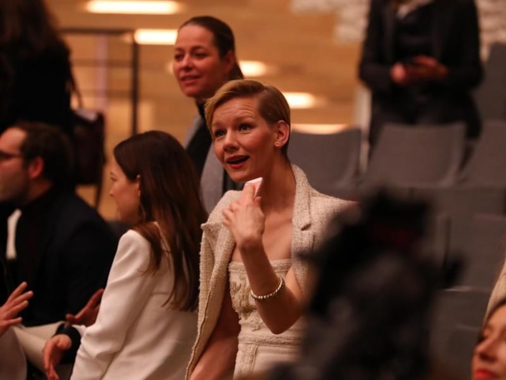 Schauspielerin Sandra Hüller («Toni Erdmann») bei der exklusiven Modenschau im Großen Saal der Elbphilharmonie. Foto: Christian Charisius