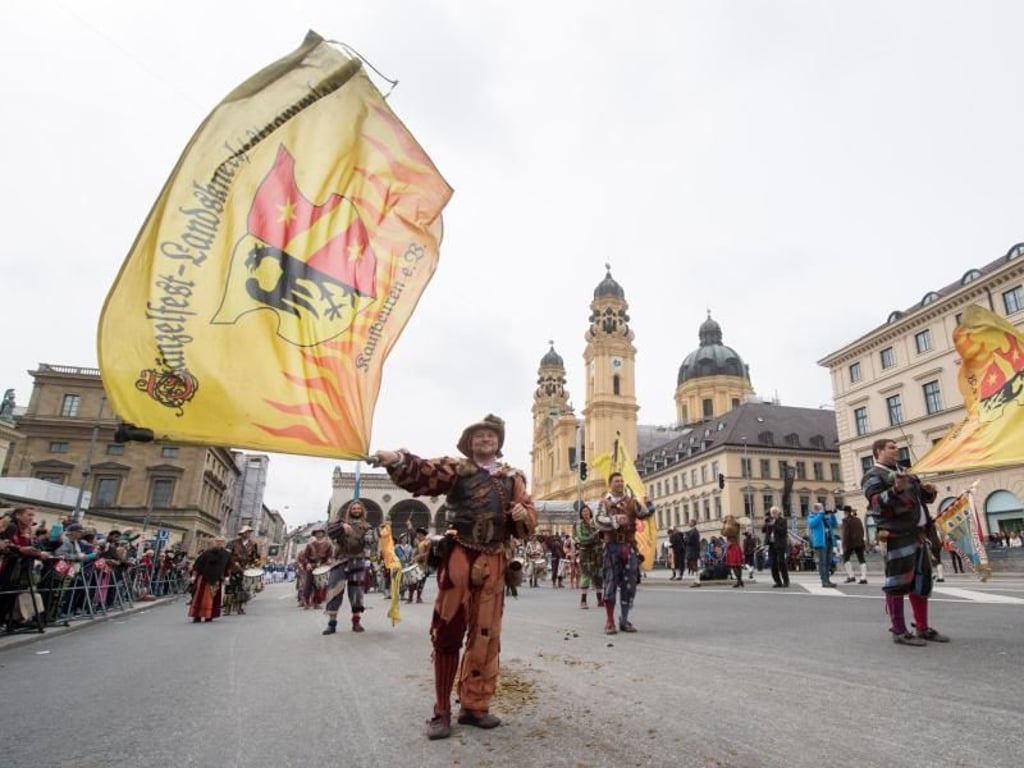 Die Fahnenschwenker brauchen Raum. Foto: Tobias Hase