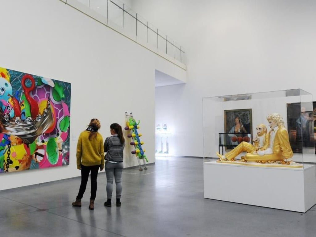 Michael Jackson mit seinem Affen Bubbles - ein Werk von Jeff Koons - ist eine der Attraktionen des Astrup Fearnley Museums in Oslo. Foto: Sigrid Harms