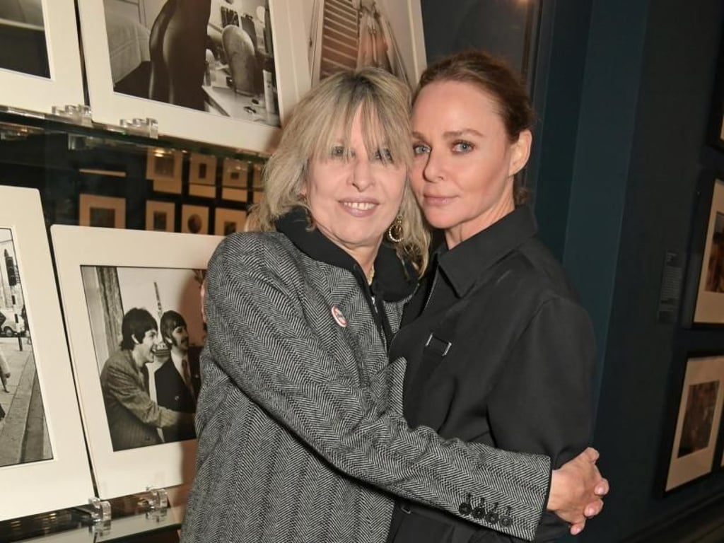 Chrissie Hynde und Stella McCartney im Victoria and Albert Museum. Foto: Dave Benett