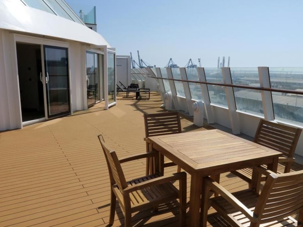 80 Quadratmeter Terrasse direkt über der Brücke: Mit diesem Superlativ können zwei Suiten punkten. Foto: Michael Zehender