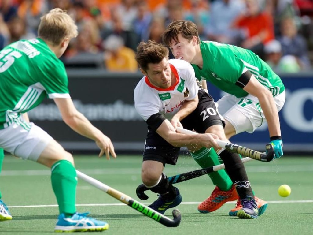 Martin Zwicker (M) und Co. kamen gegen Irland nur zu einem 1:1. Foto: Frank Uijlenbroek