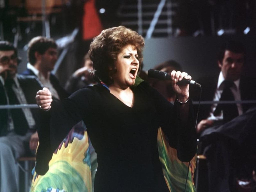 Joy Fleming 1975 beim ESC-Vorentscheid in Frankfurt. Mit «Ein Lied kann eine Brücke sein» belegte sie in Stockholm schließlich den 17. Platz. Foto: Heinz Wieseler