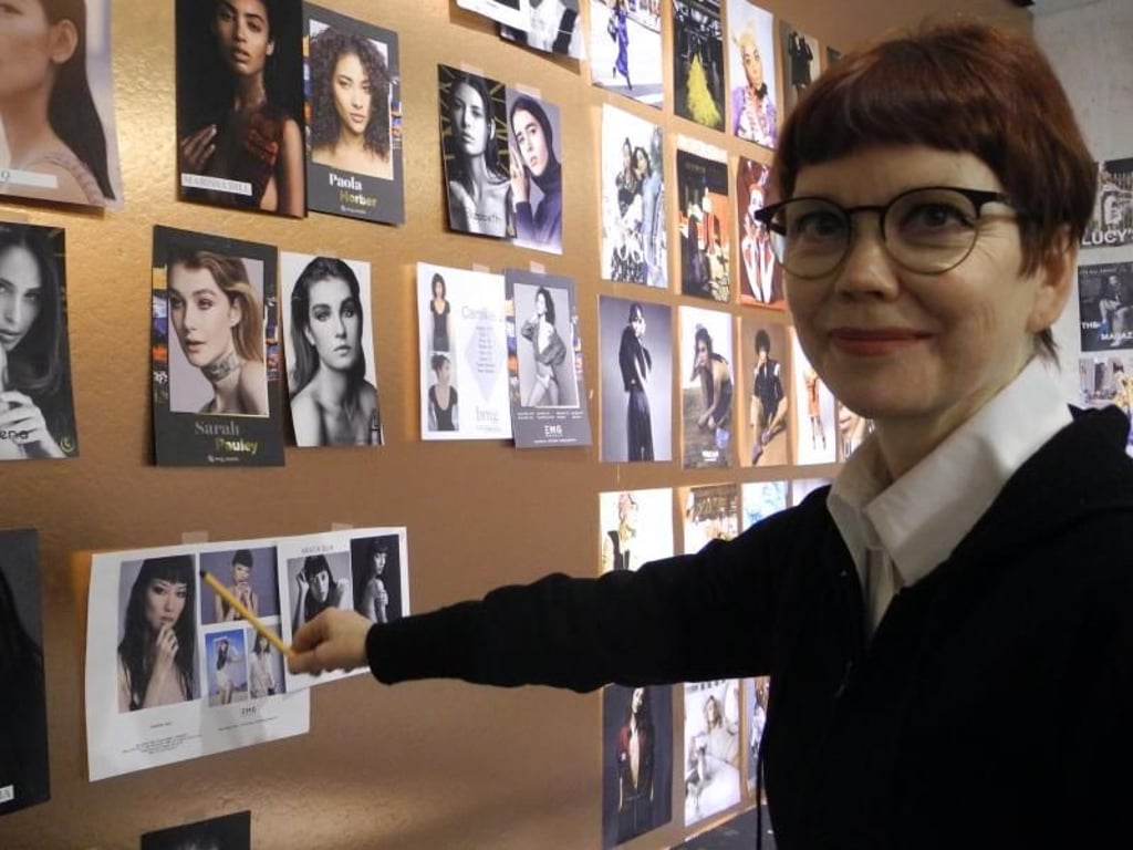 Modedesignerin Andrea Halstenbach ist Mitglied der Designer-Gruppe «Flying Solo». Foto: Johannes Schmitt-Tegge