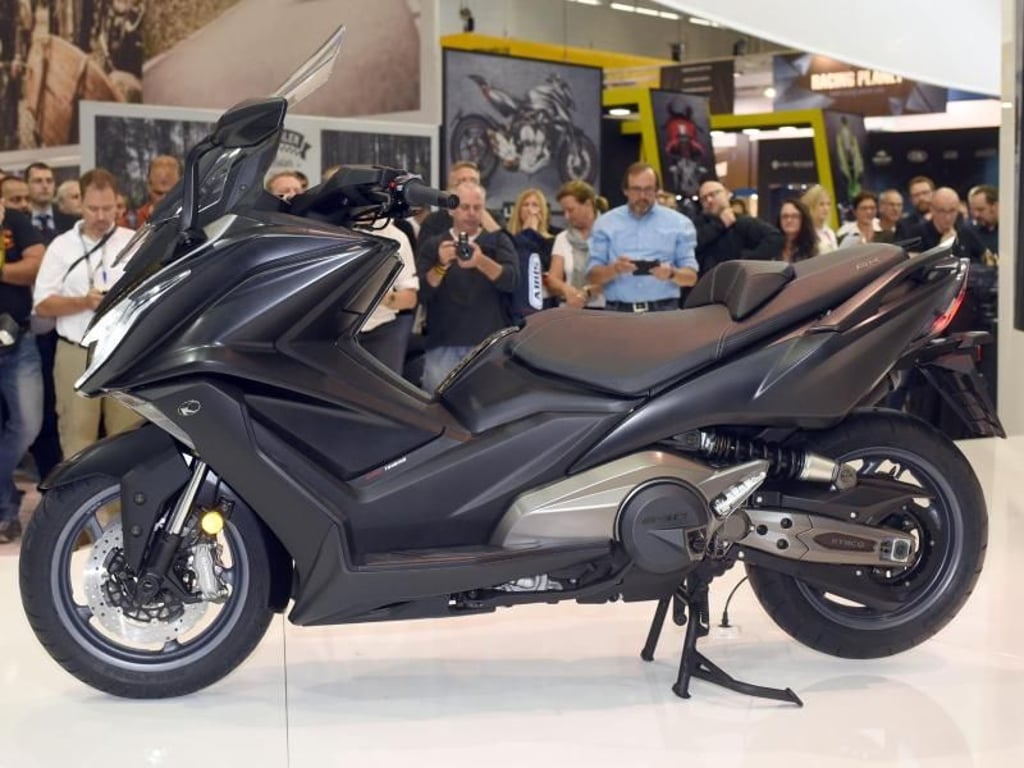 Der Taiwanesische Hersteller Kymco will seine Roller näher in Richtung Motorrad rücken. Der AK 550 mit seinem Zweizylinder-4-Ventil-Motor soll bis zu 161 km/h schnell sein. Foto: Henning Kaiser