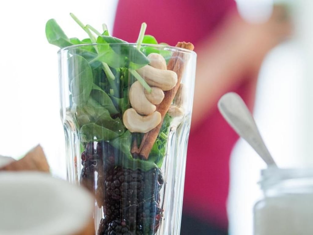 Auch Nüsse und Hülsenfrüchte gehören zu den empfohlenen fünf Portionen Obst und Gemüse pro Tag dazu. Foto: Christin Klose