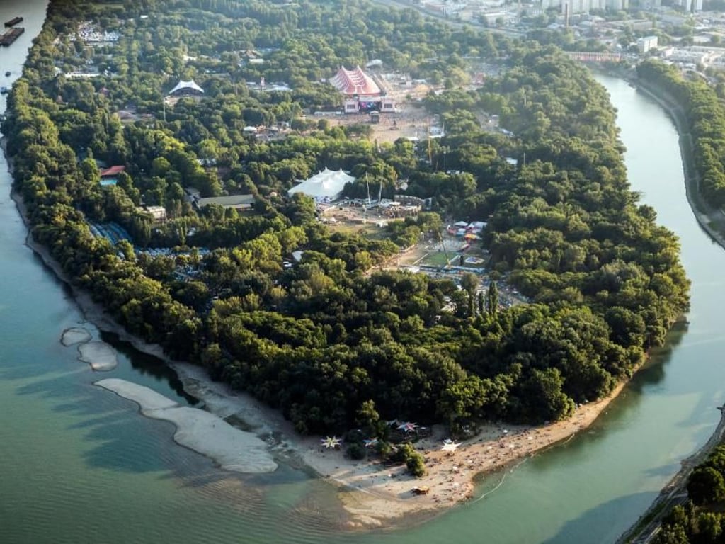 Rund 400 000 Menschen kommen zum Sziget-Festival auf die Donauinsel Óbuda nach Budapest. Foto: Ungarisches Tourismusamt/Balázs Mohai