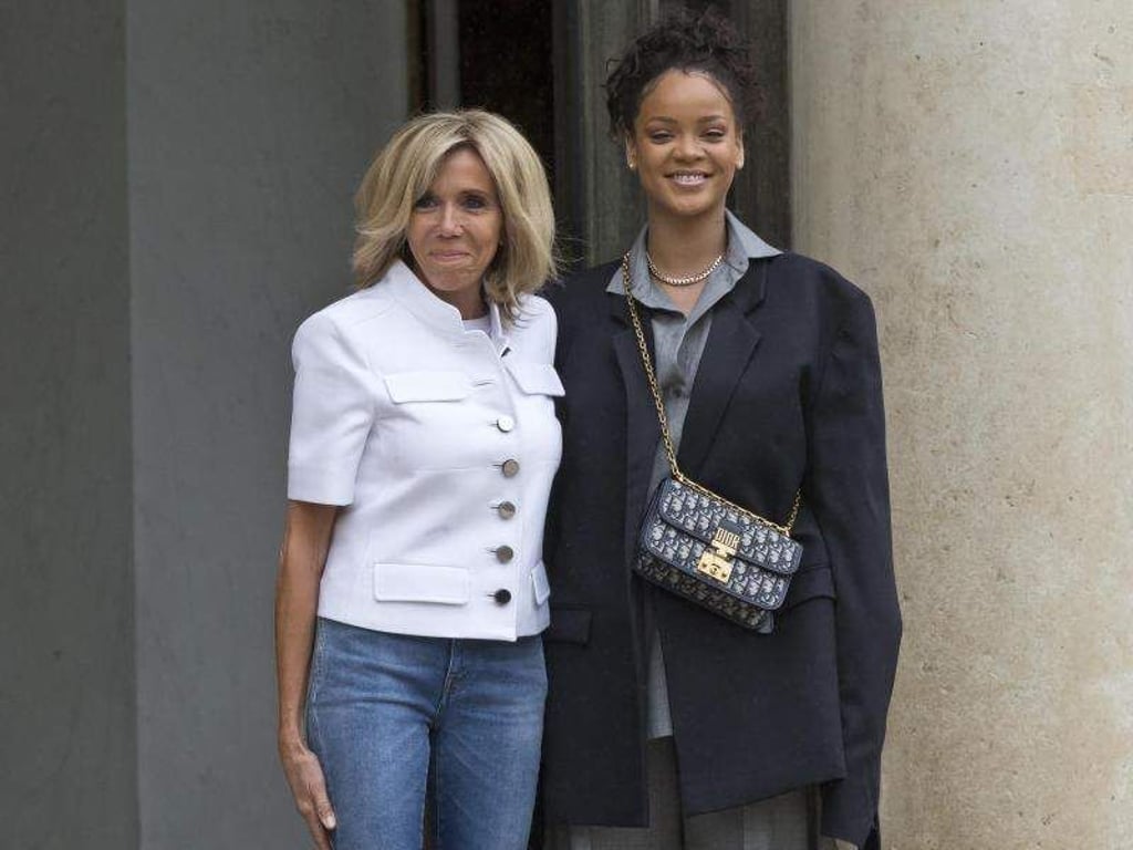 Die Ehefrau des französischen Präsidenten, Brigitte Macron, empfängt Rihanna im Élysee-Palast. Foto: Michel Euler