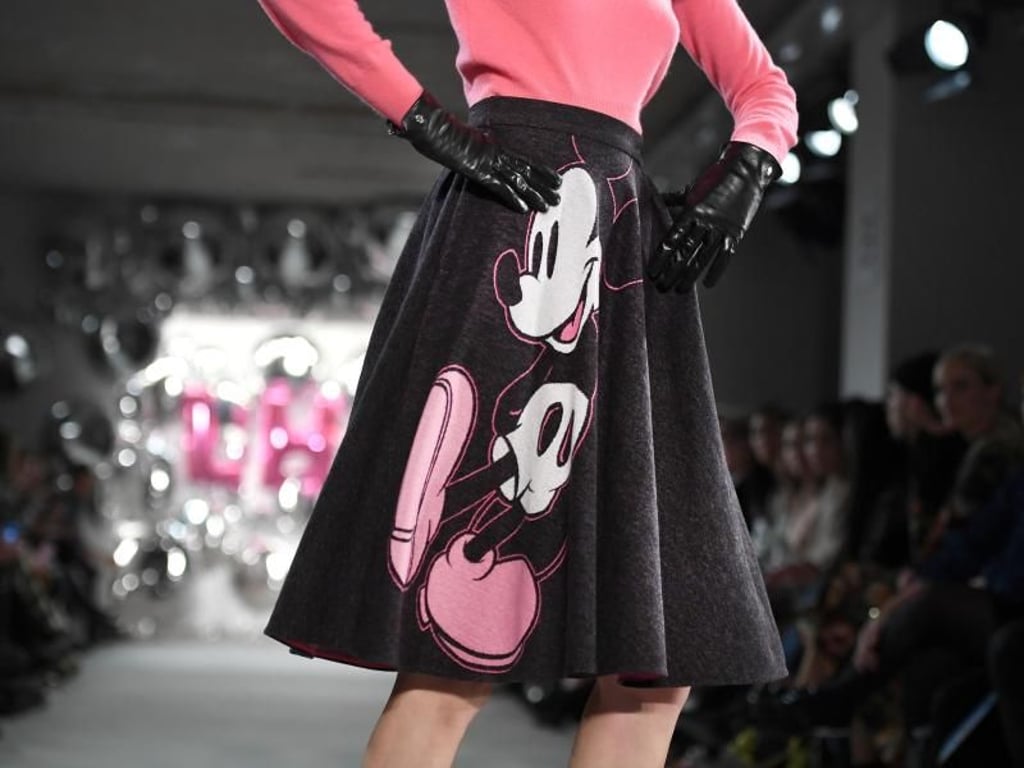 Ein Micky-Maus-T-Shirt inspirierte die Designerin zu ihrer neuen Kollektion. Die Comic-Figur findet sich auf ihren neuen Kreationen wieder. Foto: Britta Pedersen