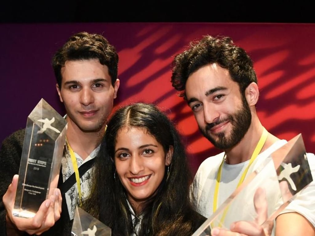 Benjamin Radjaipour (l-r), Banafshe Hourmazdi und Eidin Jalali wurden mit dem Götz-George-Nachwuchspreis ausgezeichnet. Foto: Jens Kalaene