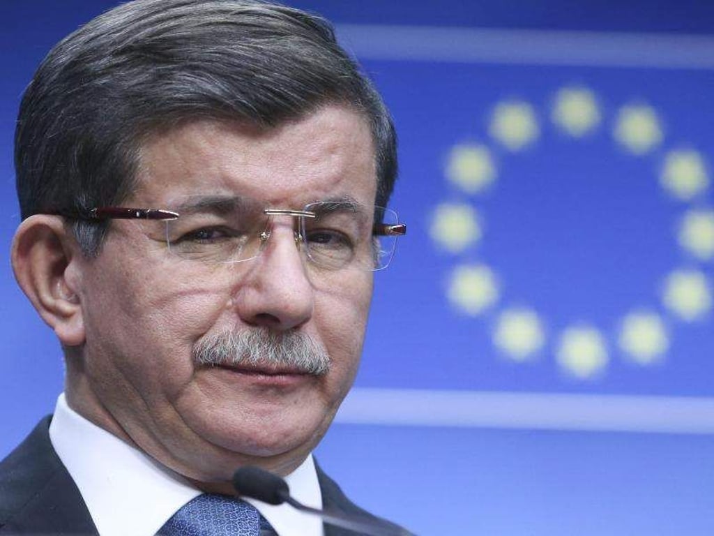 Der türkische Ministerpräsident Davutoglu droht, sich nicht an den Flüchtlingspakt mit der EU zu halten, wenn die Visumpflicht für Türken nicht bedingungslos aufgehoben wird. Foto: Olivier Hoslet