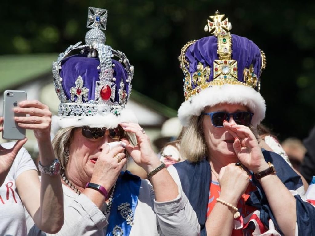 Die Hochzeit hat viele zu Tränen gerührt. Foto: Peter Dejong/AP