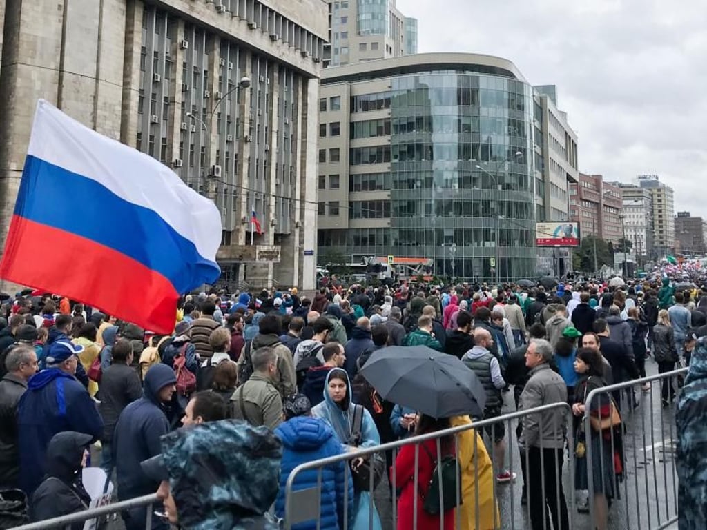 Am vergangenen Samstag hatten rund 60.000 Menschen gegen undemokratische Wahlen in Moskau demonstriert. Foto: Ulf Mauder