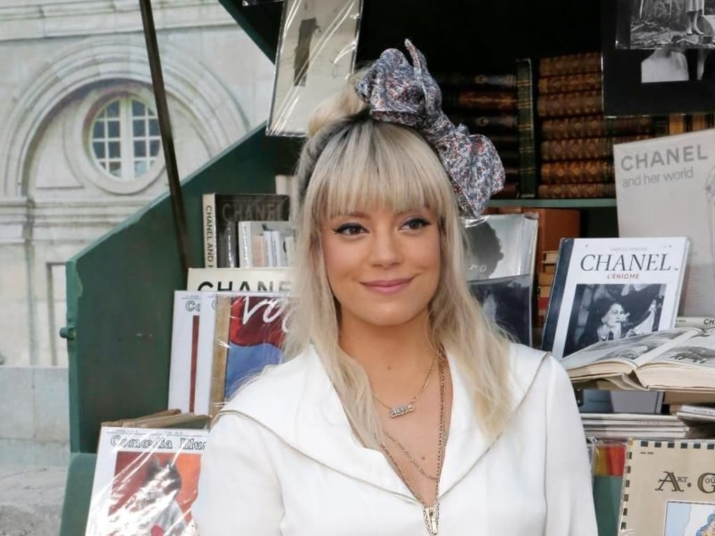 Sängerin Lily Allen kam zur Chanel-Schau. Foto: Michel Euler