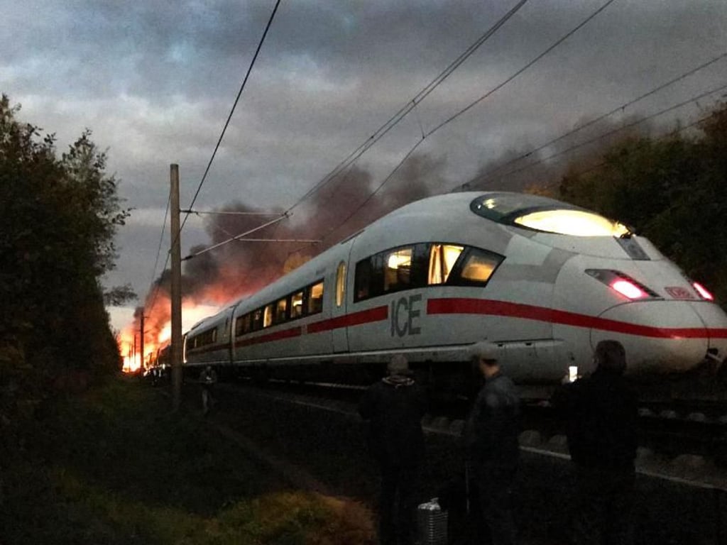 Der Brand in diesem ICE hatte in der Nähe von Montabaur die Schnellstrecke Frankfurt-Köln schwer beschädigt. Foto: Ute Lange