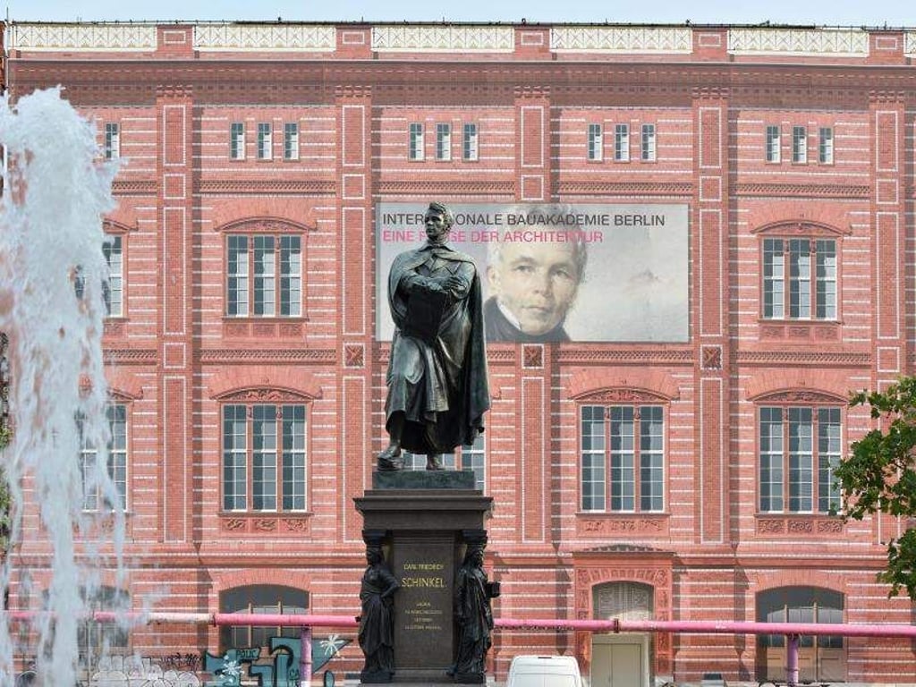 Das Denkmal von Karl Friedrich Schinkel in Berlin. Foto: Jens Kalaene/Archiv