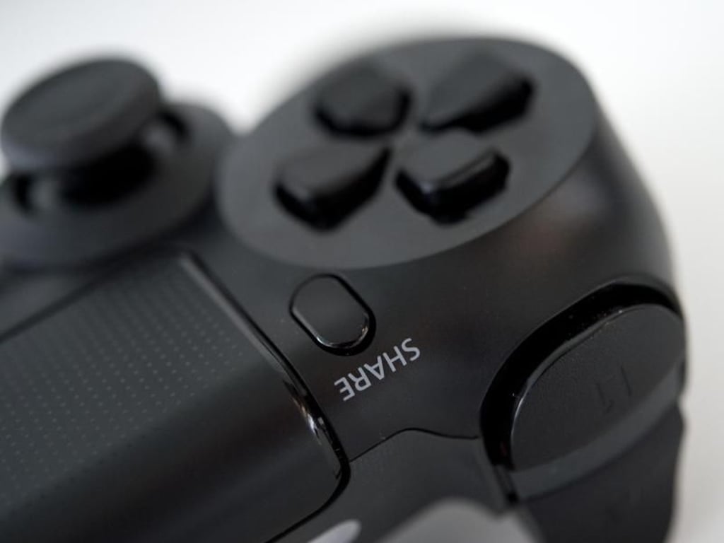 Der Share-Button am Playstation-4-Controller erlaubt das Streamen von Live-Gameplay. Foto: Andrea Warnecke