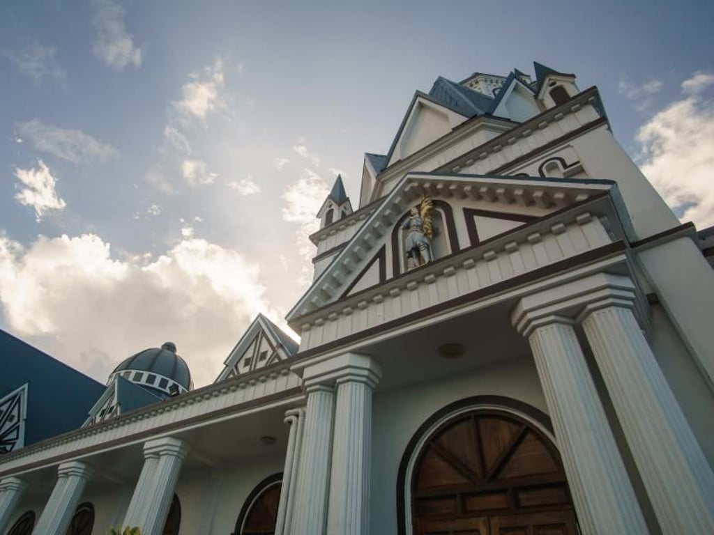 Die Kathedrale Mulivai in Apia ist ein gewaltiger Bau - und eines der Wahrzeichen der Stadt. Foto: Philipp Laage