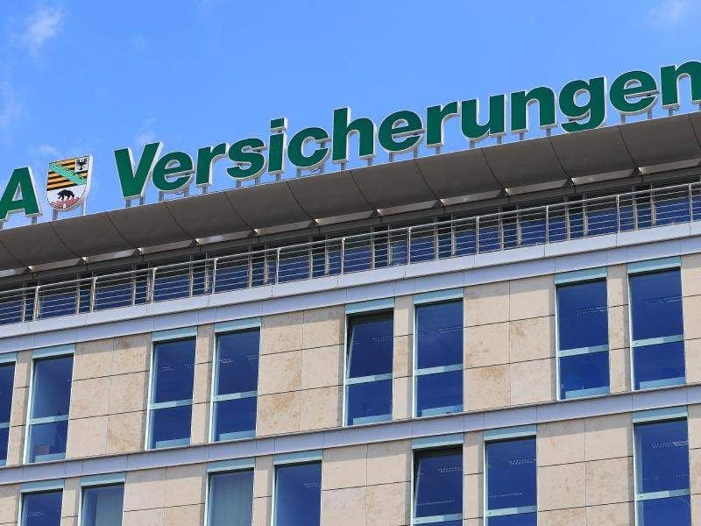 Schriftzug und Logo des Versicherungsunternehmens «Öffentliche Versicherungen Sachsen-Anhalt». Foto: Jens Wolf/Archivbild