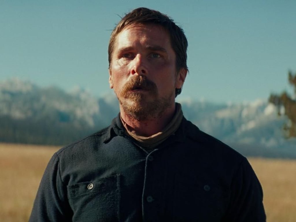 Captain Joseph Blocker (Christian Bale) eindrucksvoll vor malerischer Landschaft in Szene gesetzt. Foto: Universum Home Entertainment