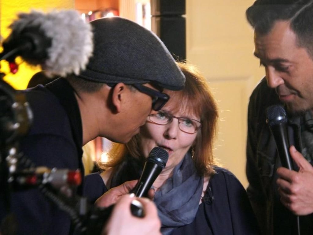 Xavier Naidoo (l) und Laith Al-Deen singen gemeinsam mit der Gewinnerin Angela. Foto: Wolfgang Runge