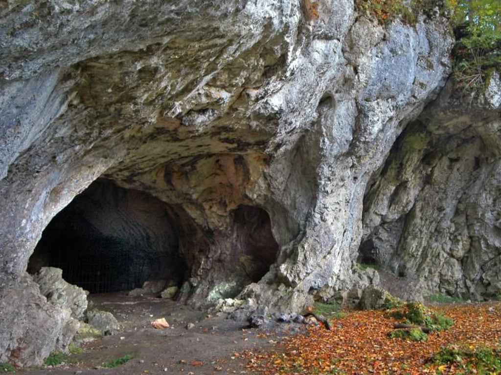 Die Hohlenstein-Stadel Höhle gehört nun zu den Weltkulturerbestätten. Foto: Wolfgang Adler/Museum Ulm/dpa