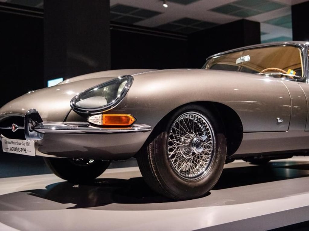 Kein Auto zum Brötchenholen: Der Jaguar E-Type coupé. Foto: Christophe Gateau