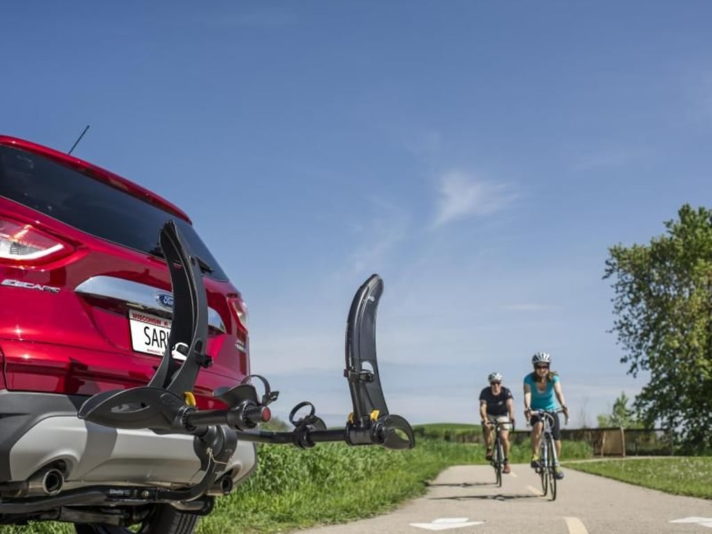 Im Windschatten: Wer seine Fahrräder auf einem Träger für die Anhängerkupplung transportiert, reduziert den Luftwiderstand und damit den Verbrauch gegenüber einem Transport auf dem Dach. Foto: sportimport/www.pd-f.de
