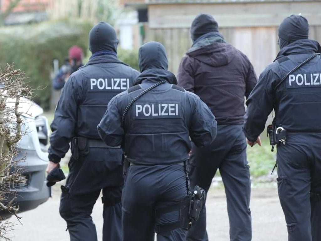 Zweien der Männer wird die Vorbereitung einer schweren staatsgefährdenden Gewalttat zur Last gelegt. Foto: Bodo Marks