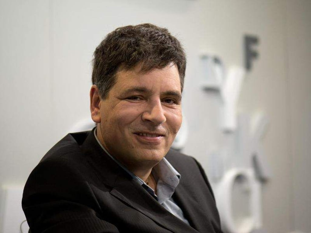 Marcel Beyer wird geehrt. Foto: Arno Burgi