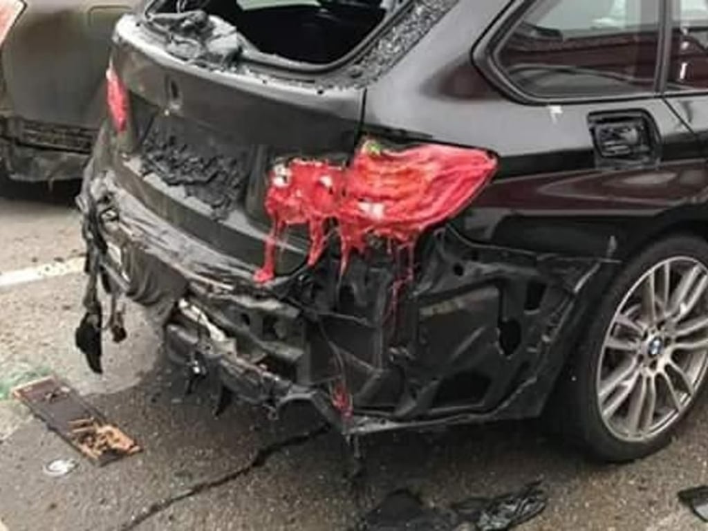 Nach der Explosion: Teilweise geschmolzene Autos in der Nähe der Gasstation. Foto: Einsatzreport/APA