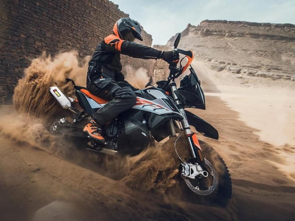 Enduro: Maschinen wie etwa die KTM 790 Adventure fühlen sich auch im echten Gelände wohl. Foto: Sebas Romero/KTM