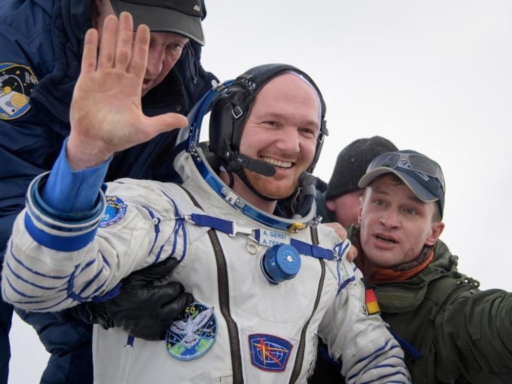 Nach sechseinhalb Monaten im All ist der deutsche Astronaut Alexander Gerst mit zwei weiteren Raumfahrern sicher auf der Erde gelandet. Foto: Bill Ingalls/NASA