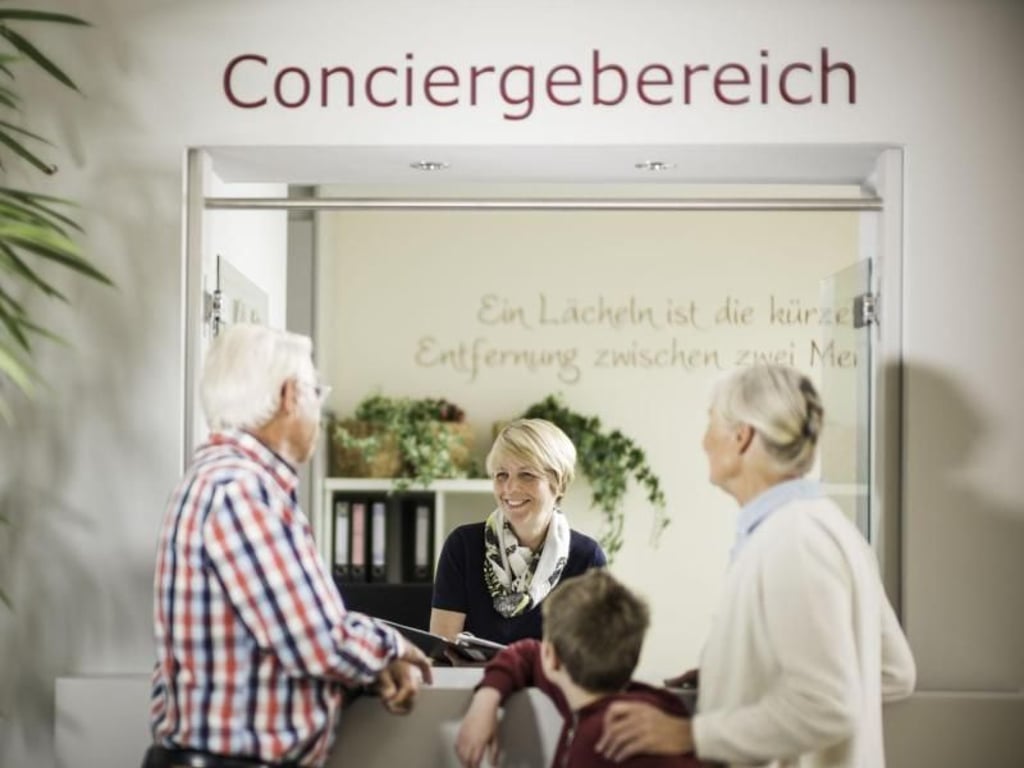 Anders als in einem normalen Mietshaus haben Bewohner des «Haus Noah» Ansprechpartner, wenn sie etwas brauchen. Foto: BASF Wohnung + Bauen