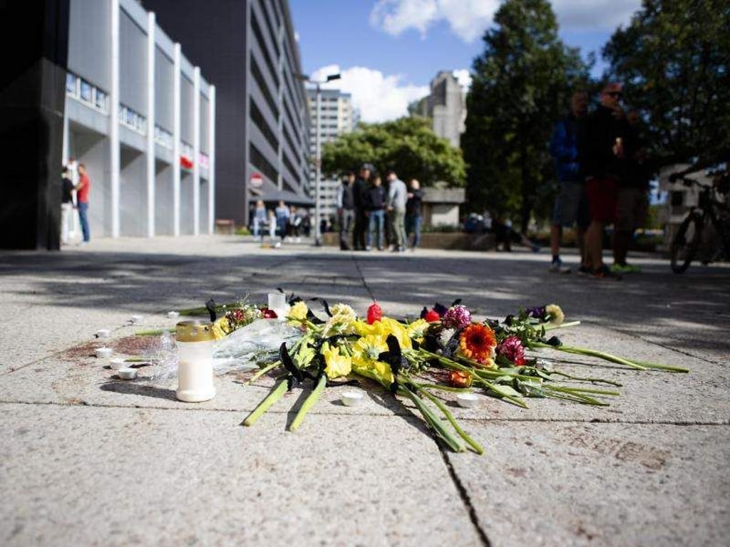 Nach einer Messerstecherei weniger Meter abseits des Stadtfestes in Chemnitz erlag eine Person ihren Verletzungen. Foto: Alexander Prautzsch