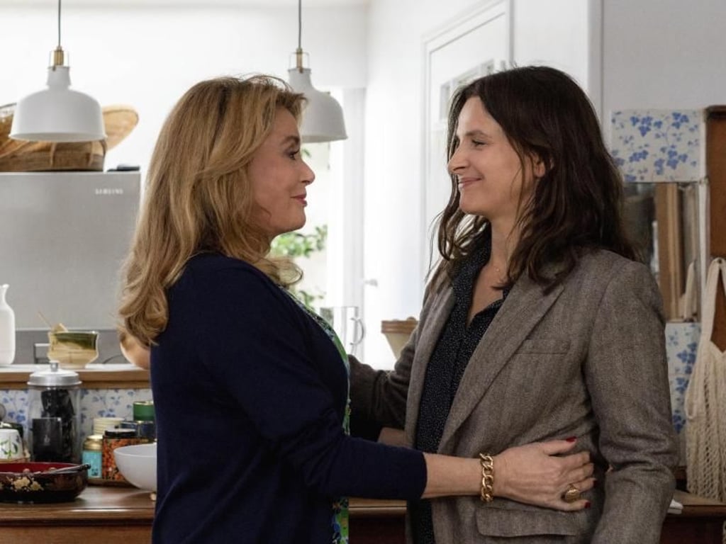 Catherine Deneuve (l) und Juliette Binoche spielen in «La Vérité» Mutter und Tochter. Foto: L.Champoussin/3B/Bunbuku/MiMovies/FR3