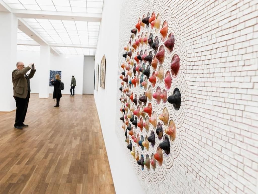 «Saint Louise AKA The Tittie Painting for Louise Bourgeois» von Jack Whitten. Foto: Carsten Koall