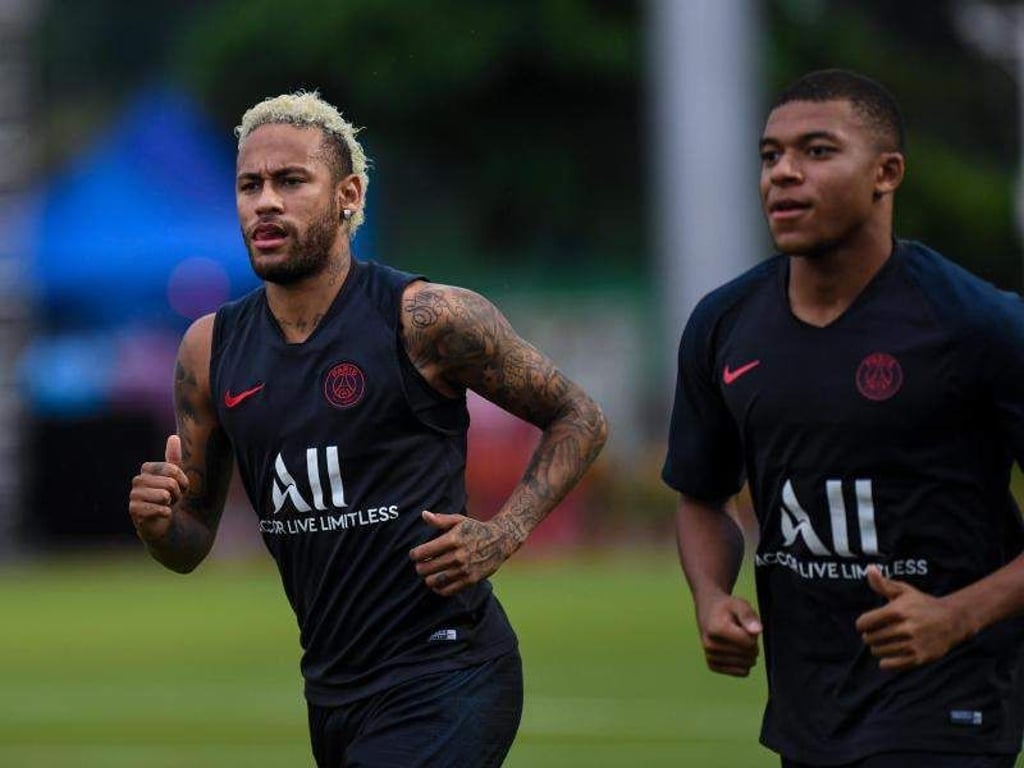 Neymar zeigt beim Training von Paris Saint-Germain in Shenzhen Einsatz. Foto: Mao Siqian/XinHua/