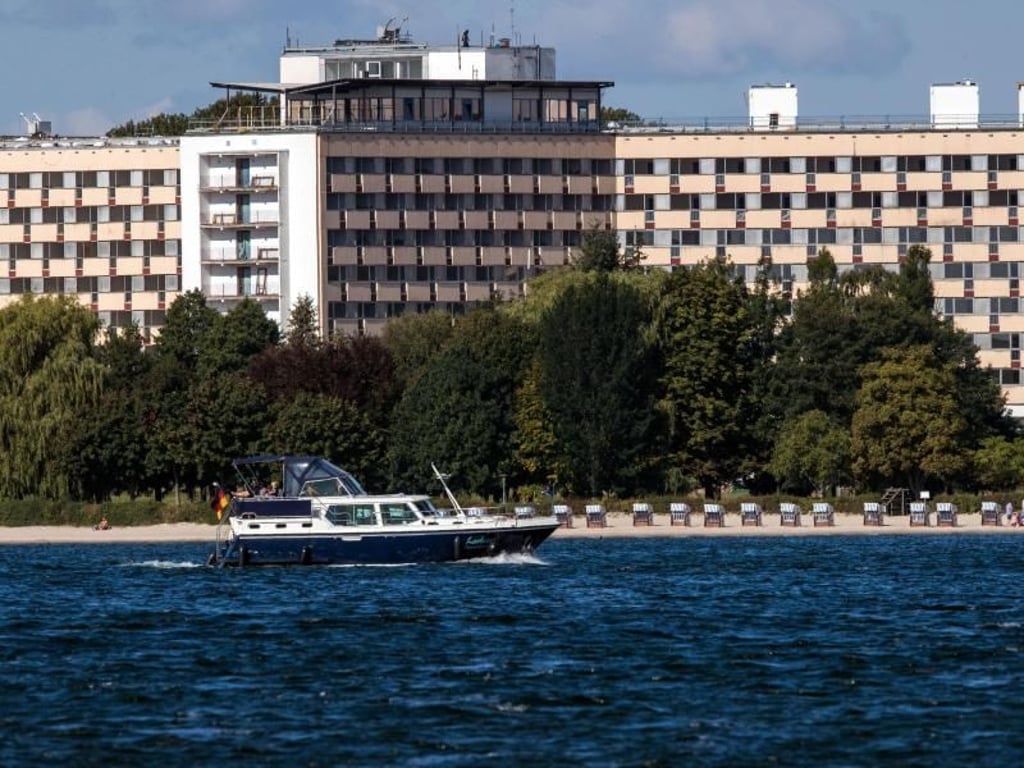 Einst war es ein DDR-Vorzeigehotel: Das Müritz-Hotel war nicht mehr sanierbar. Foto: Jens Büttner